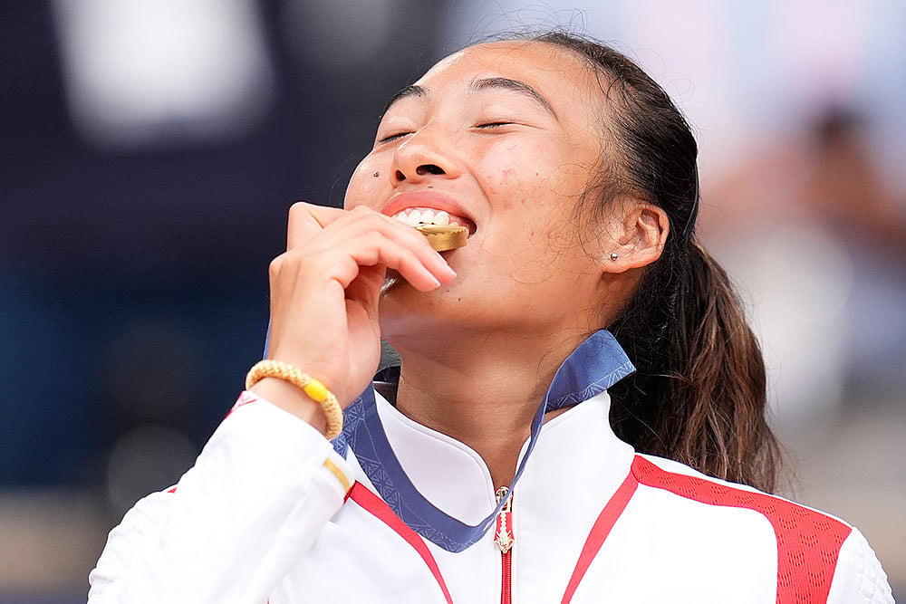 AP Photo/Manu Fernandez : Paris Olympics Tennis: Zheng Qinwen