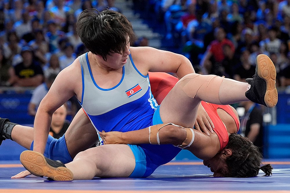 2024 Paris Olympic Games womens freestyle 68kg wrestling Nisha Dahiya vs Sol Gum Pak_5