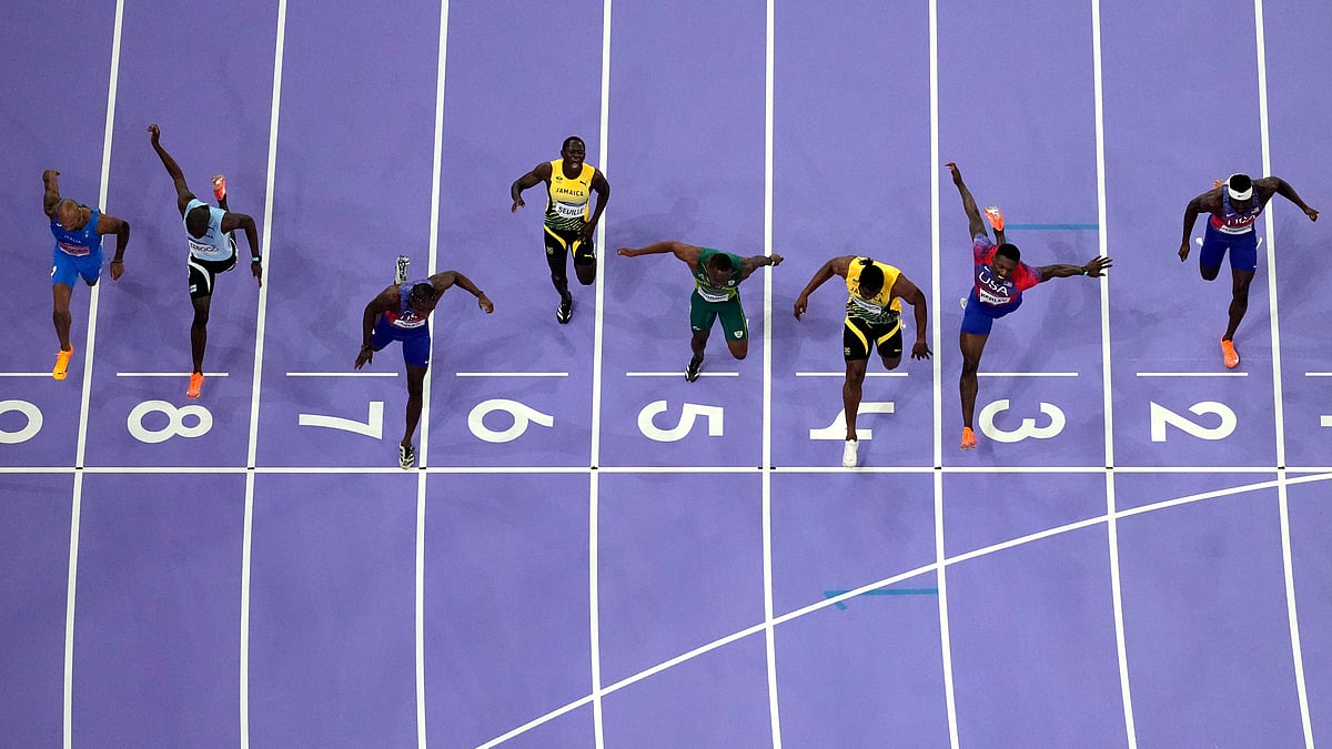 AP Photo/David J. Phillip : Noah Lyles, of the United States, in lane seven, wins the men's 100-meter final at the 2024 Summer Olympics, Sunday, Aug. 4, 2024, in Saint-Denis, France.