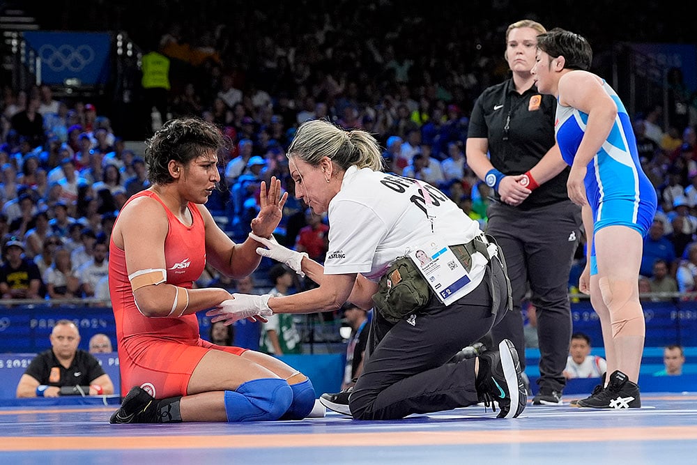 2024 Paris Olympic Games womens freestyle 68kg wrestling Nisha Dahiya vs Sol Gum Pak_4