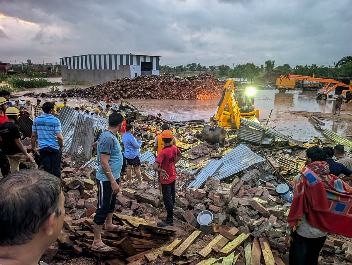 | Photo: PTI : Jodhpur: 3 Dead, 7 Injured After Factory Wall Collapse In Boranada