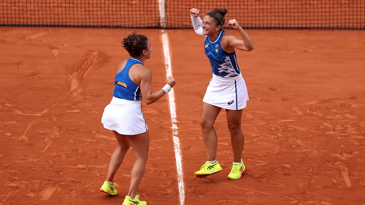Italy's gold medal winners Jasmine Paolini and Sara Errani