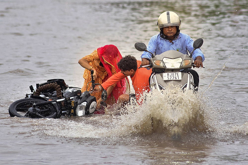 waterlogged road after Rain in Bikaner