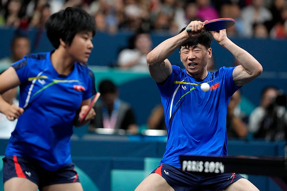 2024 Paris Olympics Games Table Tennis North, South Korea Players Celebrate With Selfies_7