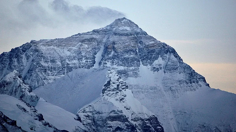 Mount Everest Route Shut