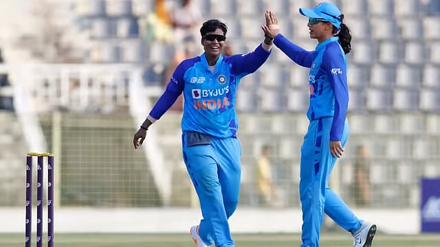 File : File photo of India cricketers Deepti Sharma and Smriti Mandhana.