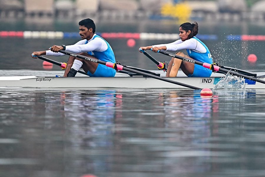 X | Narendra Modi  : Indian rowers Narayana Konganapalle and Anita. 