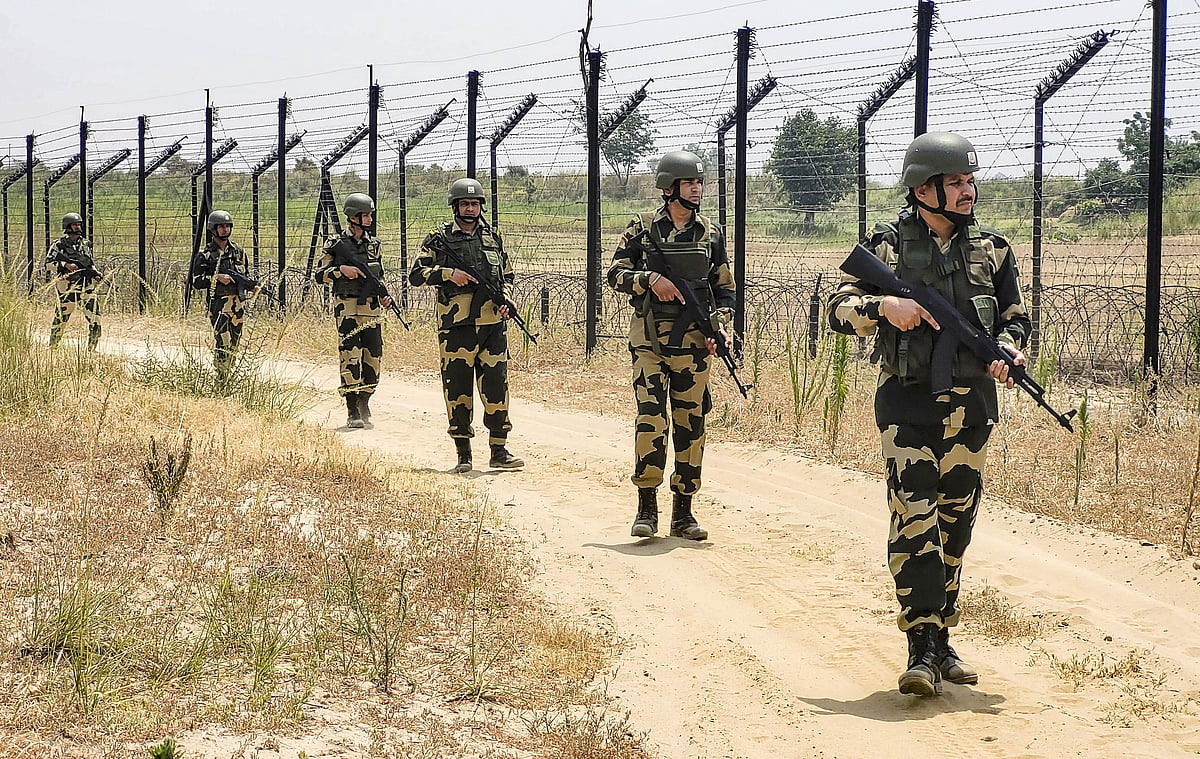 PTI : BSF personnel on patrol along IB.(Representational images) |
