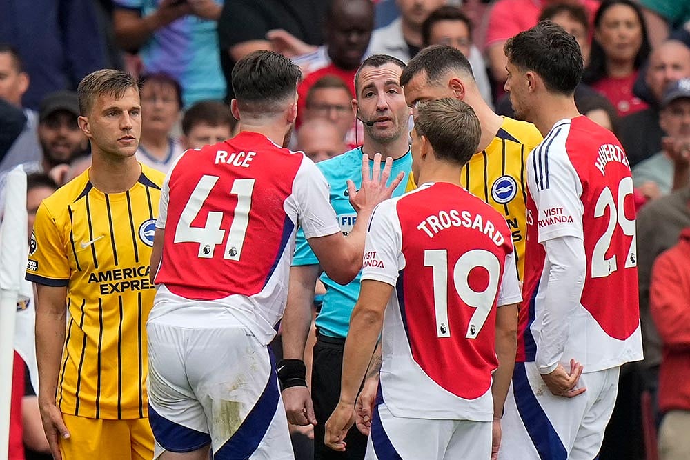 Referee Chris Kavanagh