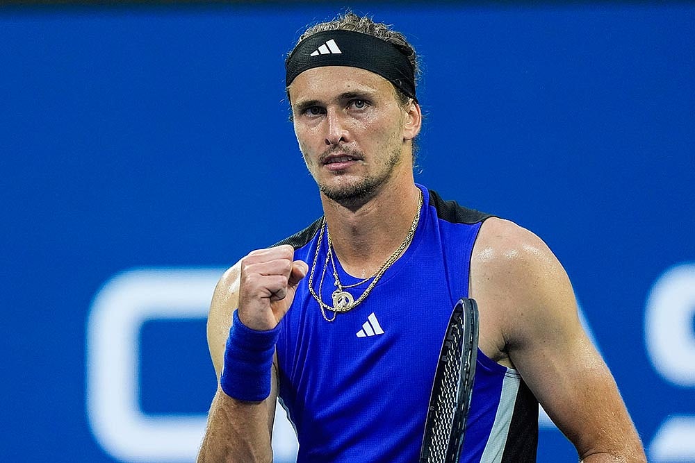 Photo: AP/Eduardo Munoz Alvarez : Alexander Zverev, of Germany