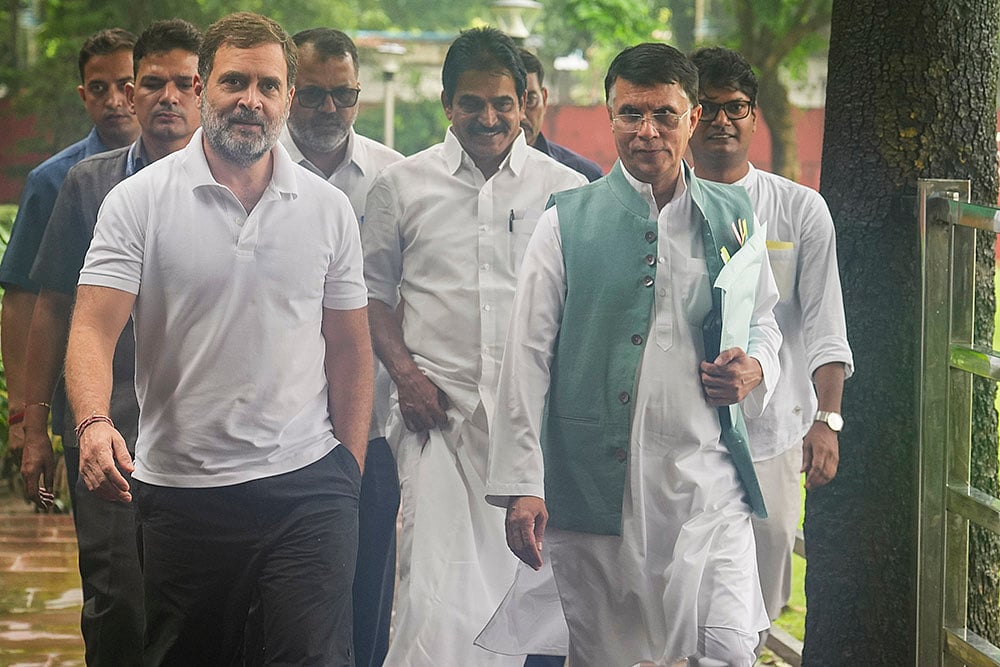 Rahul Gandhi, KC Venugopal and Pawan Khera arrives at party HQ, in New Delhi