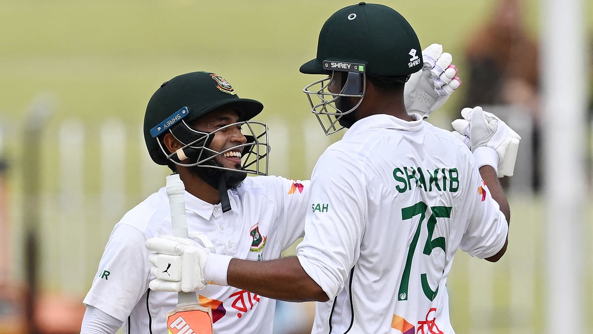 Mushfiqur Rahim and Shakib Al Hasan celebrate after Bangladesh seal victory in Pakistan