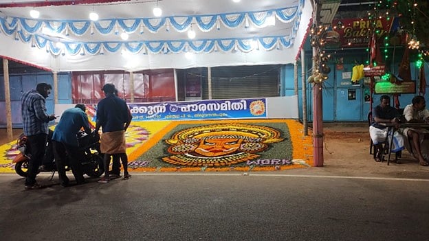Pookkalam design featuring Kathakali face
