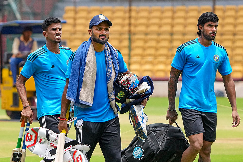 Akash Deep(C), Tilak Verma and Tanush Kotian during Duleep Trophy practice session