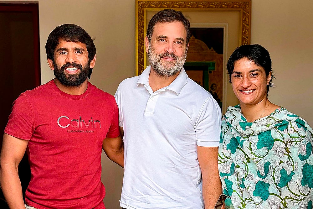 Rahul Gandhi with Vinesh Phogat and Bajrang Punia