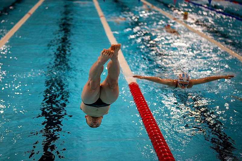 2024 Paris Paralympic Games Day 6 Best Photo_Guo Jincheng, of China, jumps into the pool