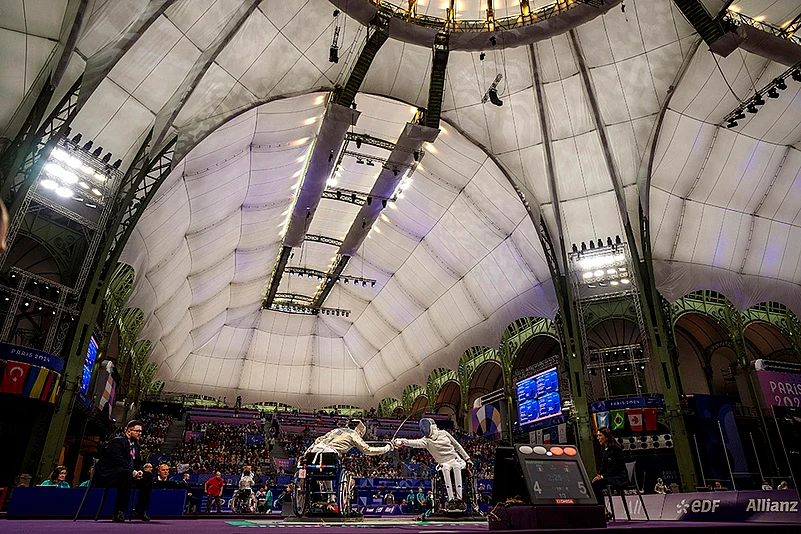 2024 Paris Paralympic Games Day 6 Best Photo_Wheelchair Fencing Womens Sabre Cat. A