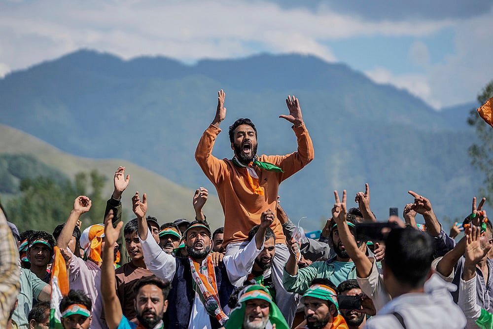 2024 J-K Assembly polls: Supporters of Congress leader Rahul Gandhi
