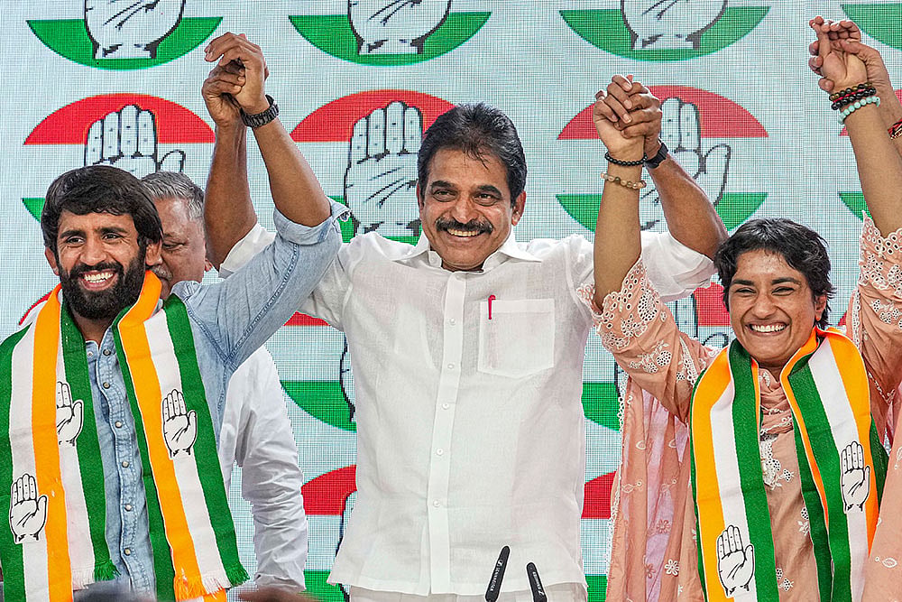 Vinesh, Bajrang Punia joins Congress