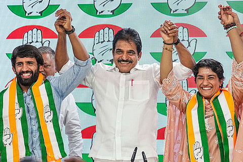 Vinesh, Bajrang Punia joins Congress