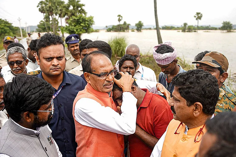 Shivraj Singh Chouhan visits flood affected Kesarapalle - Photo: PTI