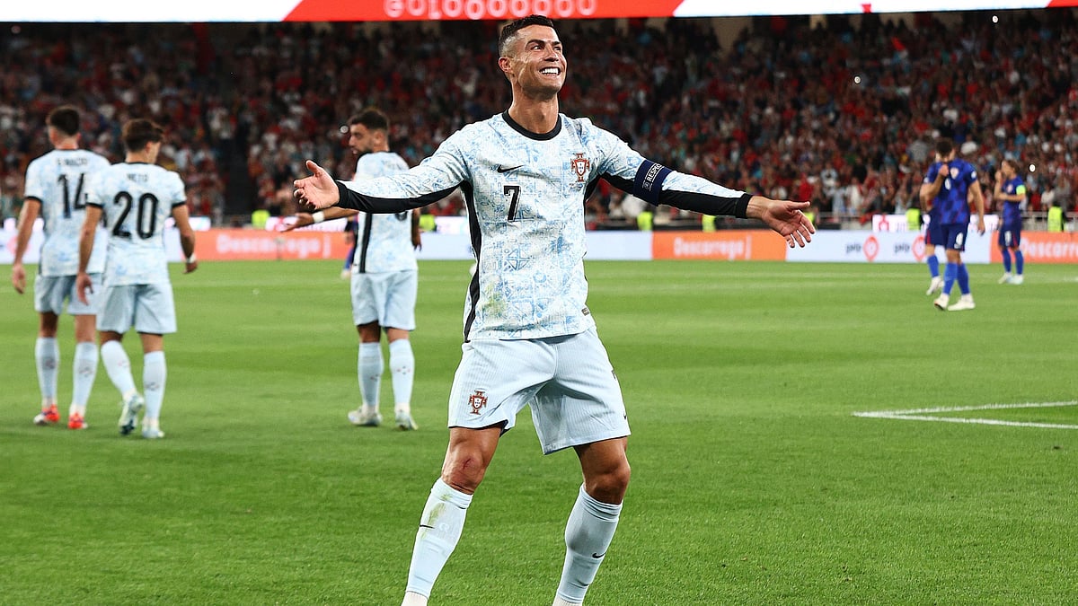 Cristiano Ronaldo celebrates his 900th goal