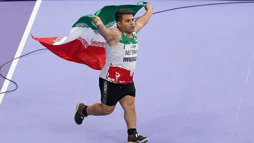 Sadegh Beit Sayah celebrating after winning the gold medal at Paris Paralympics 2024 - X/ @mariiiamgoli