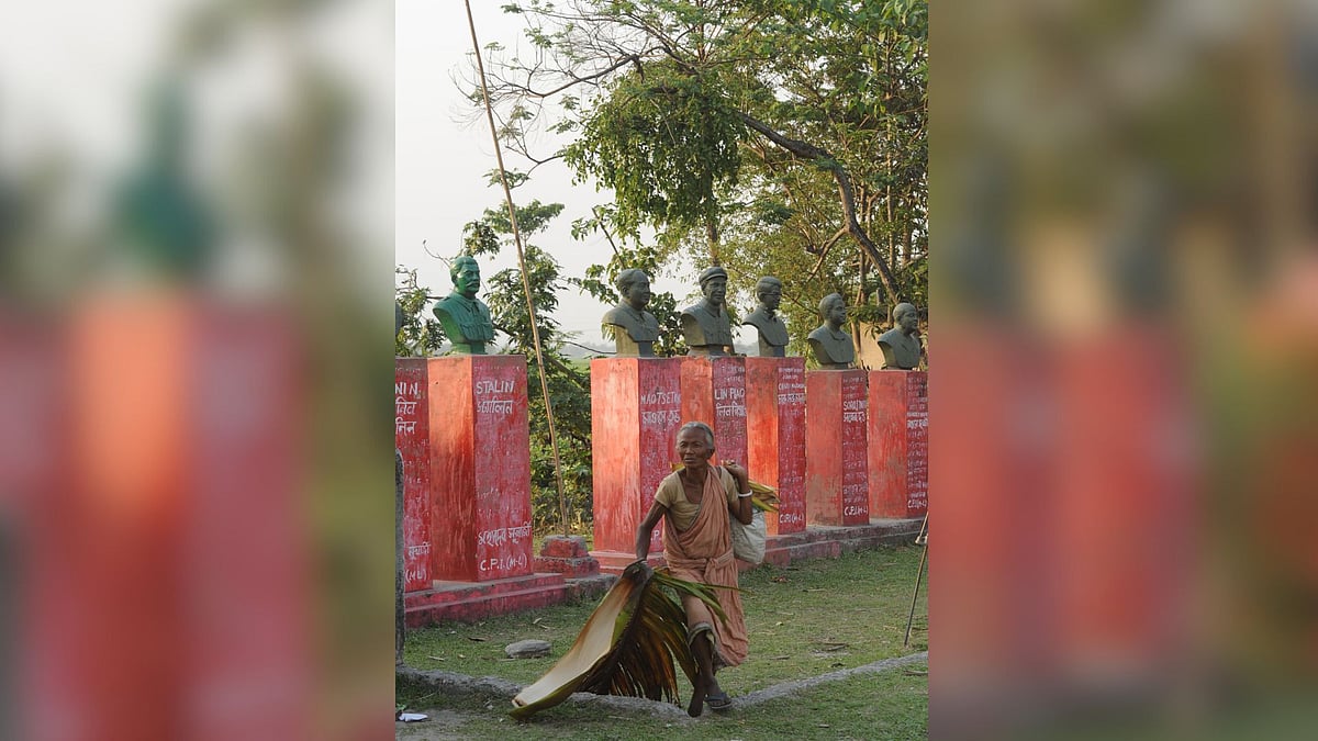 By Sandipan Chatterjee : The Memorial of Naxal Bari Movement at Bayngai Joyt at Naxal Bari area  --on 10-04-17-