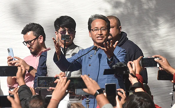 Educationist Sonam Wangchuk And Other Activists Protest At Jantar Mantar