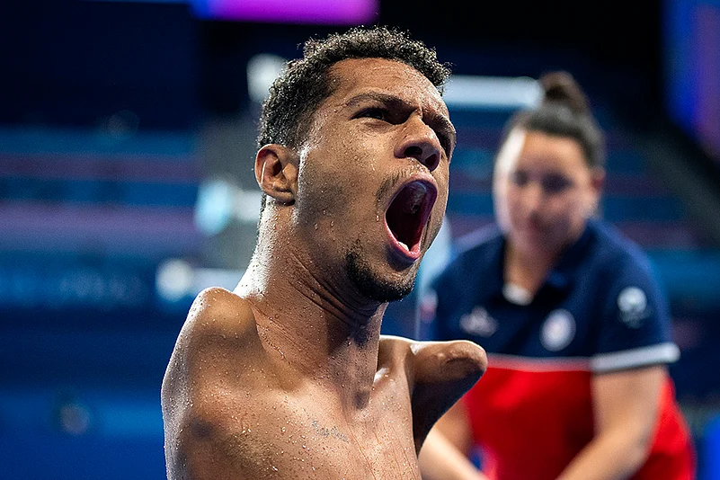 2024 Paris Paralympic Games: Best Photos_ Swimming mens 200 m Freestyle -S2 final