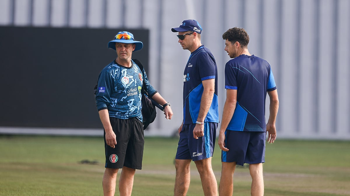 New Zealand's captain, Tim Southee, centre, and Mitchell Santner, right, interact with Afghanistan's head coach, Jonathan Trott. - AP Photo