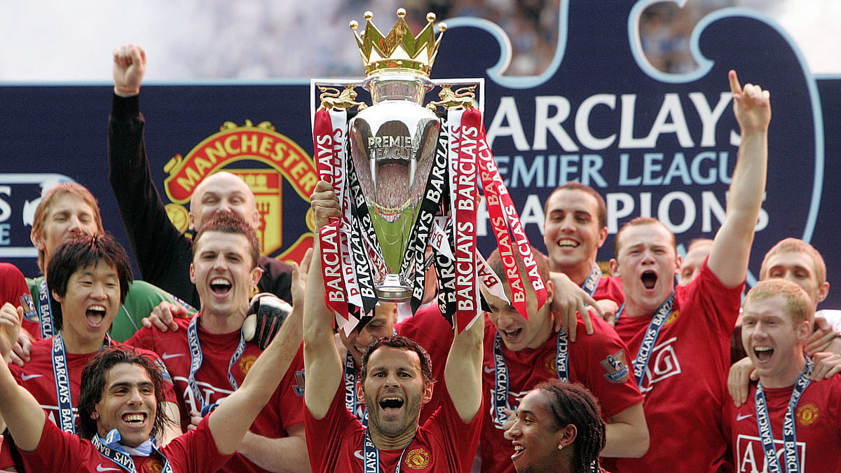 Manchester United lifting the Premier League trophy in the 2007-08 season - null