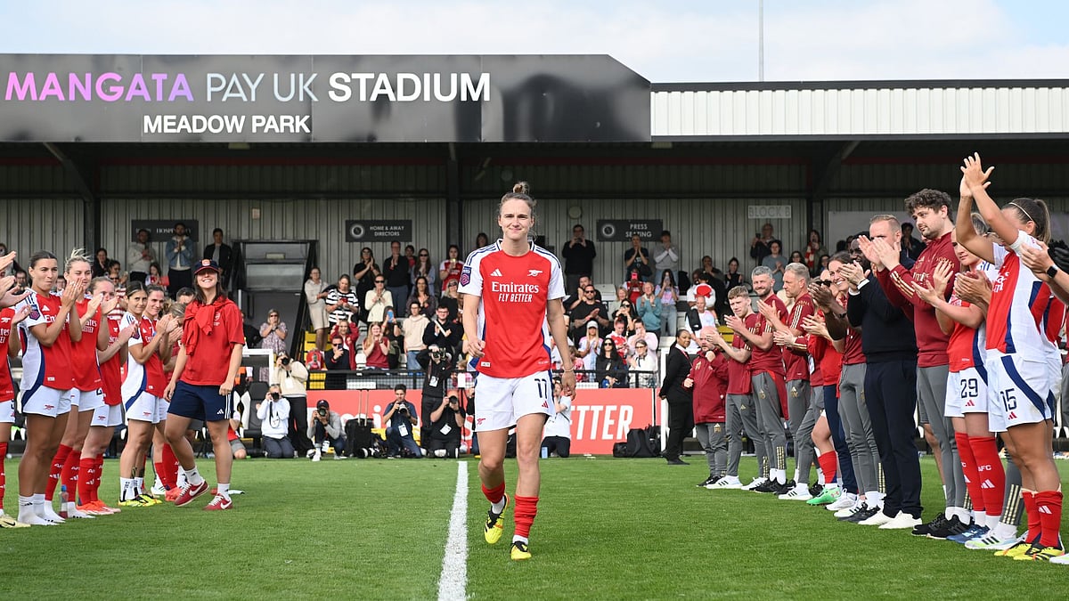 Miedema received a guard on honour of her final Arsenal appearance.