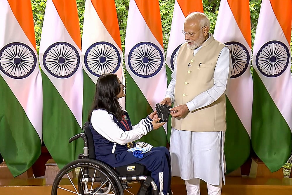 PM Narendra Modi meets Indias Paris Paralympics contingent_3