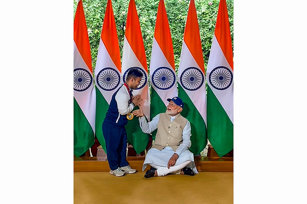 PM Narendra Modi meets Indias Paris Paralympics contingent_11
