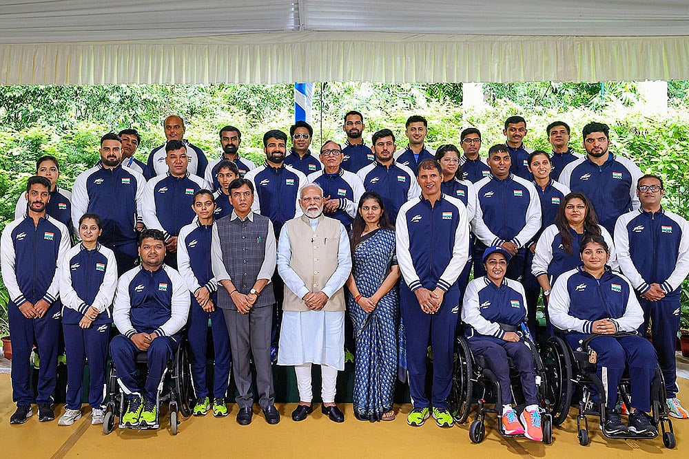 PM Narendra Modi meets Indias Paris Paralympics contingent_9