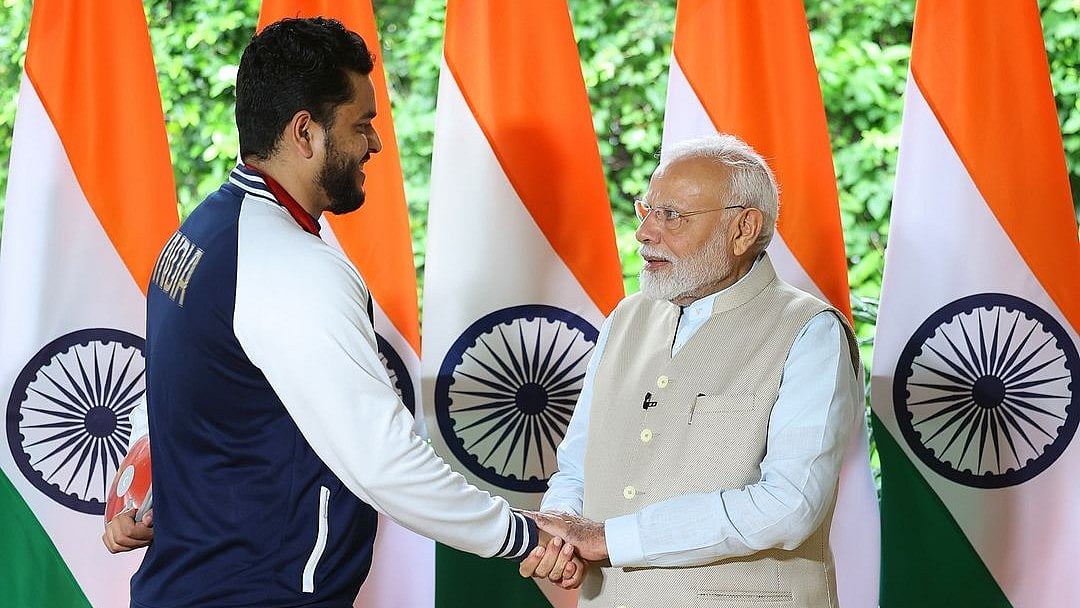 Yogesh Kathuniya with Prime Minister Narendra Modi. - Instagram/ @yogeshkathuniya