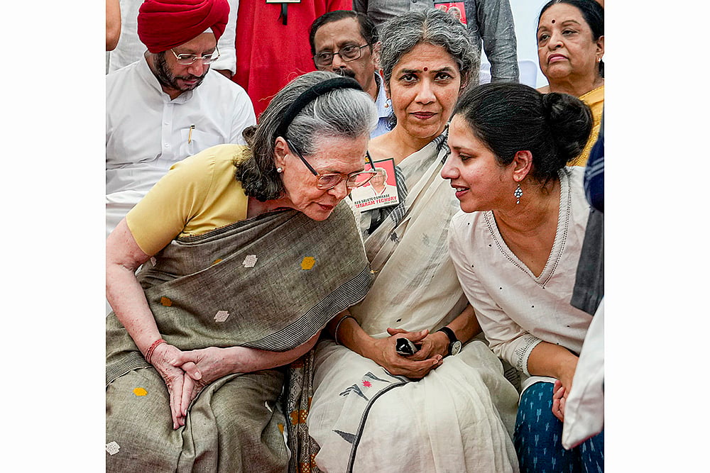 Sonia Gandhi with Seema Chishti and daughter Akhila Yechury in New Delhi