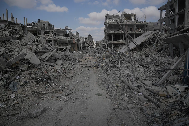 Thousands of civilians are trapped, facing food shortages and violence.