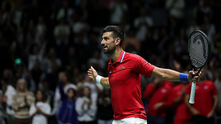 Djokovic celebrates victory - null