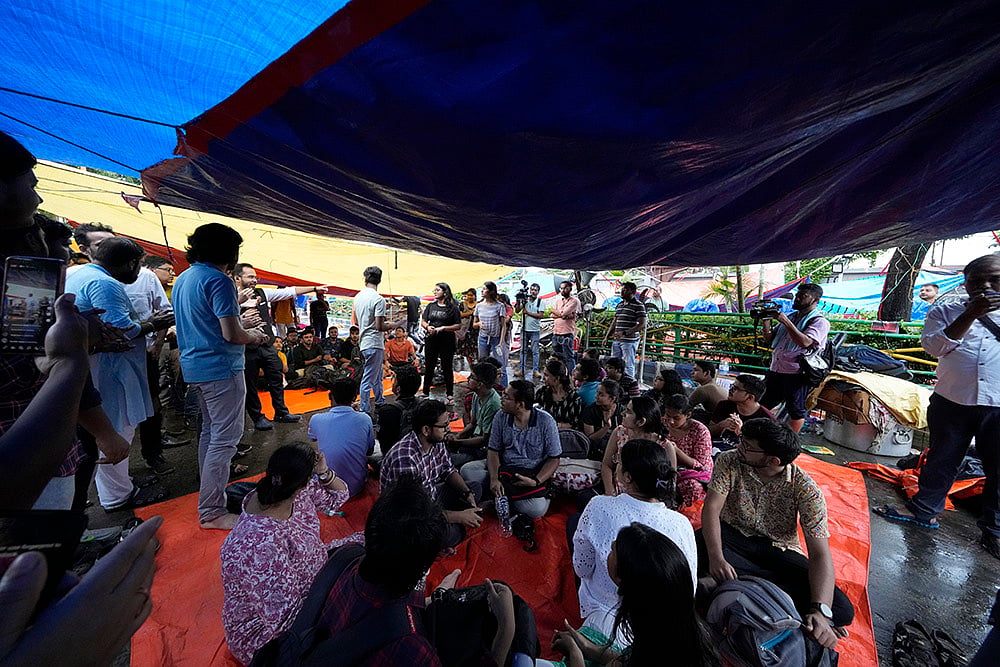 India Rape Outrage: Junior doctors demonstration in Kolkata_2