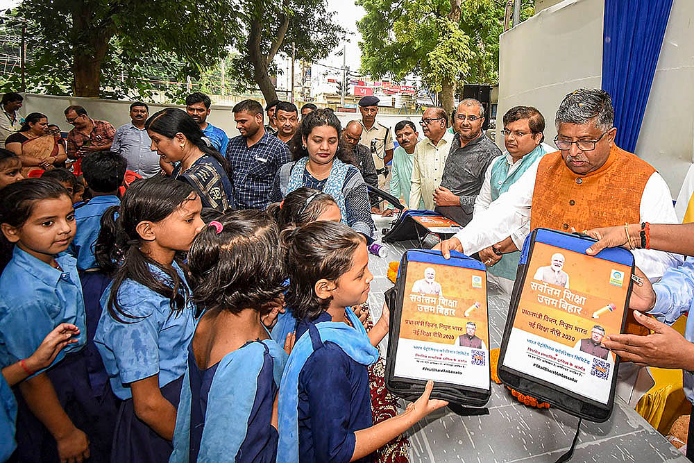 BJP MP Ravi Shankar distributes bags to school students in Patna