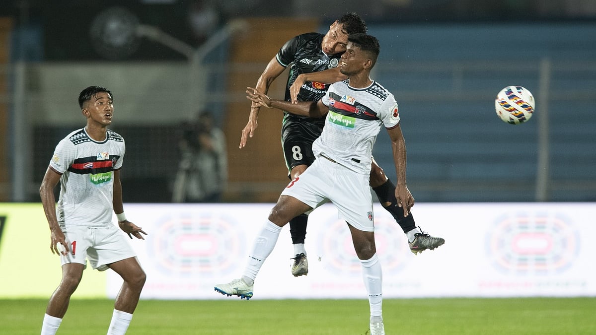 PC: Dipayan Bose/Focus Sports/ FSDL : NorthEast United and Mohammedan SC in Indian Super League action