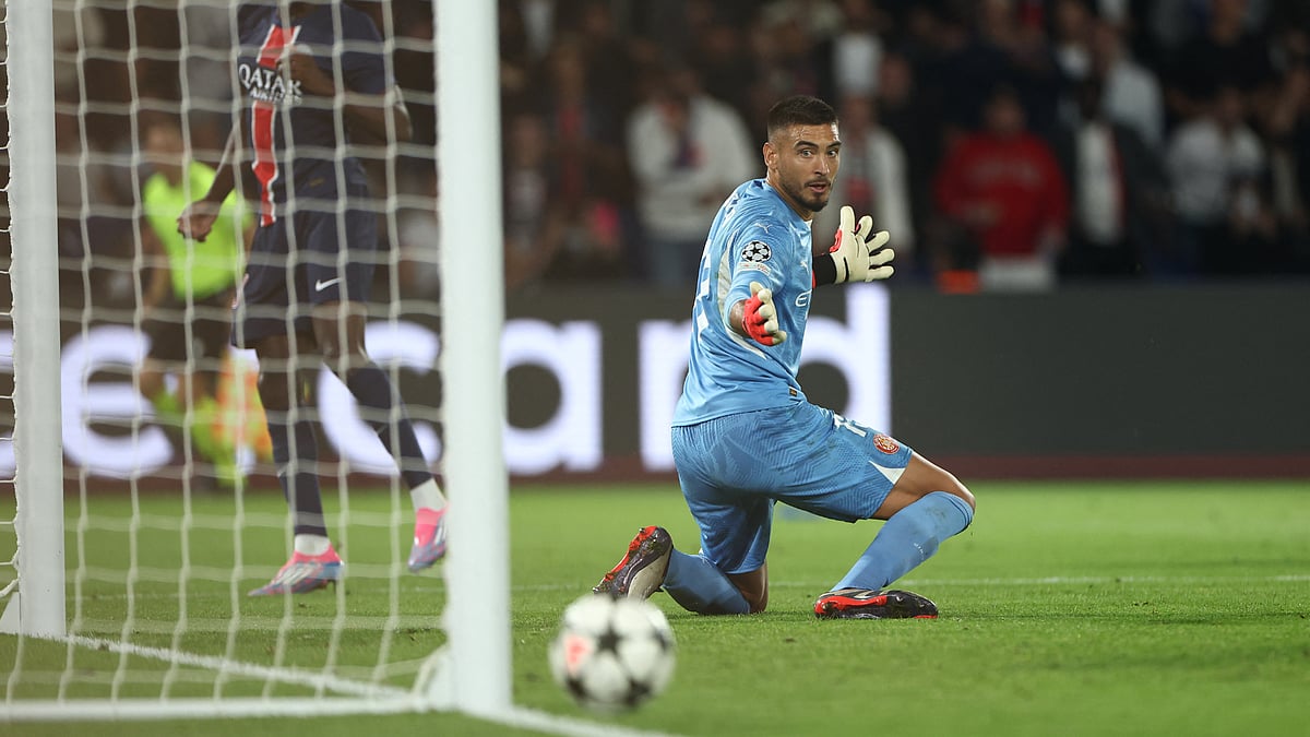 Paul Gazzaniga endured an ending to forget in Paris on Wednesday - null