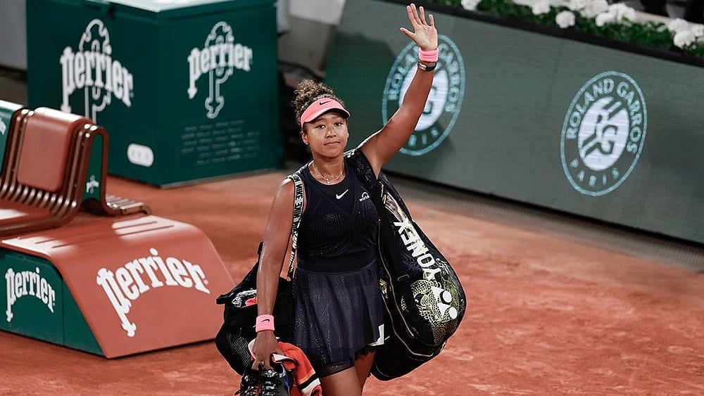 Naomi Osaka leaves center court after losing her match  - | Photo: AP/Aurelien Morissard