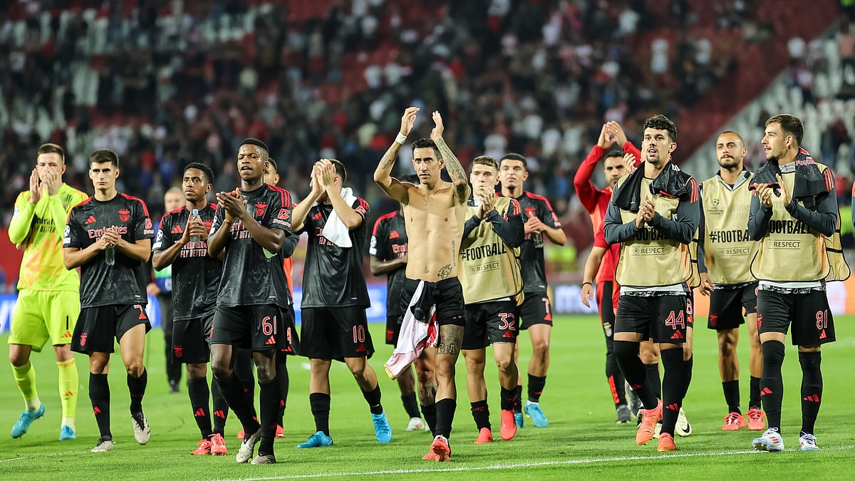 Benfica celebrate their matchday one victory - null