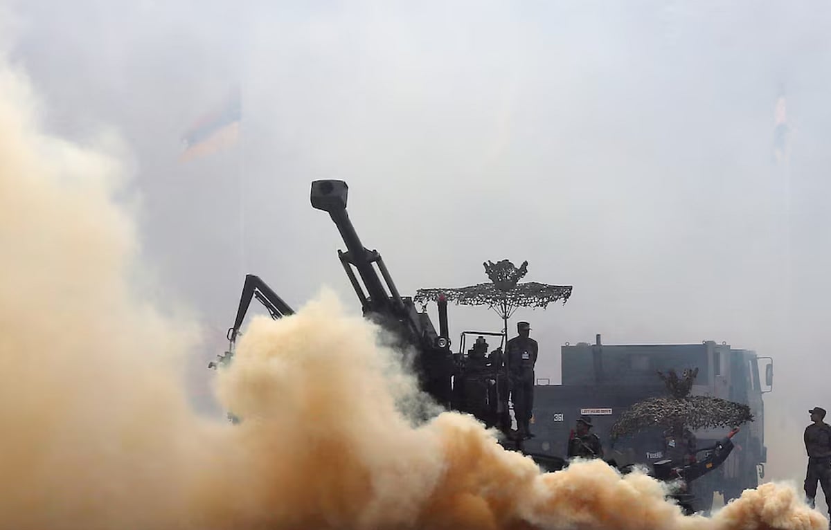 Reuters : Indian Army soldiers participate in a mock drill exercise during the Army Day parade in New Delhi.