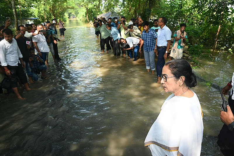 India Monsoon weather Floods in Bengal_9