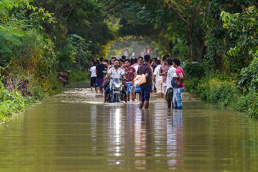 India Monsoon weather Floods in Bengal_4