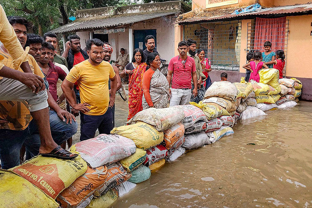 India Monsoon weather Floods in Bengal_10